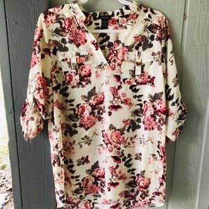 3/$20🍁 Size L. RUE21 Floral blouse